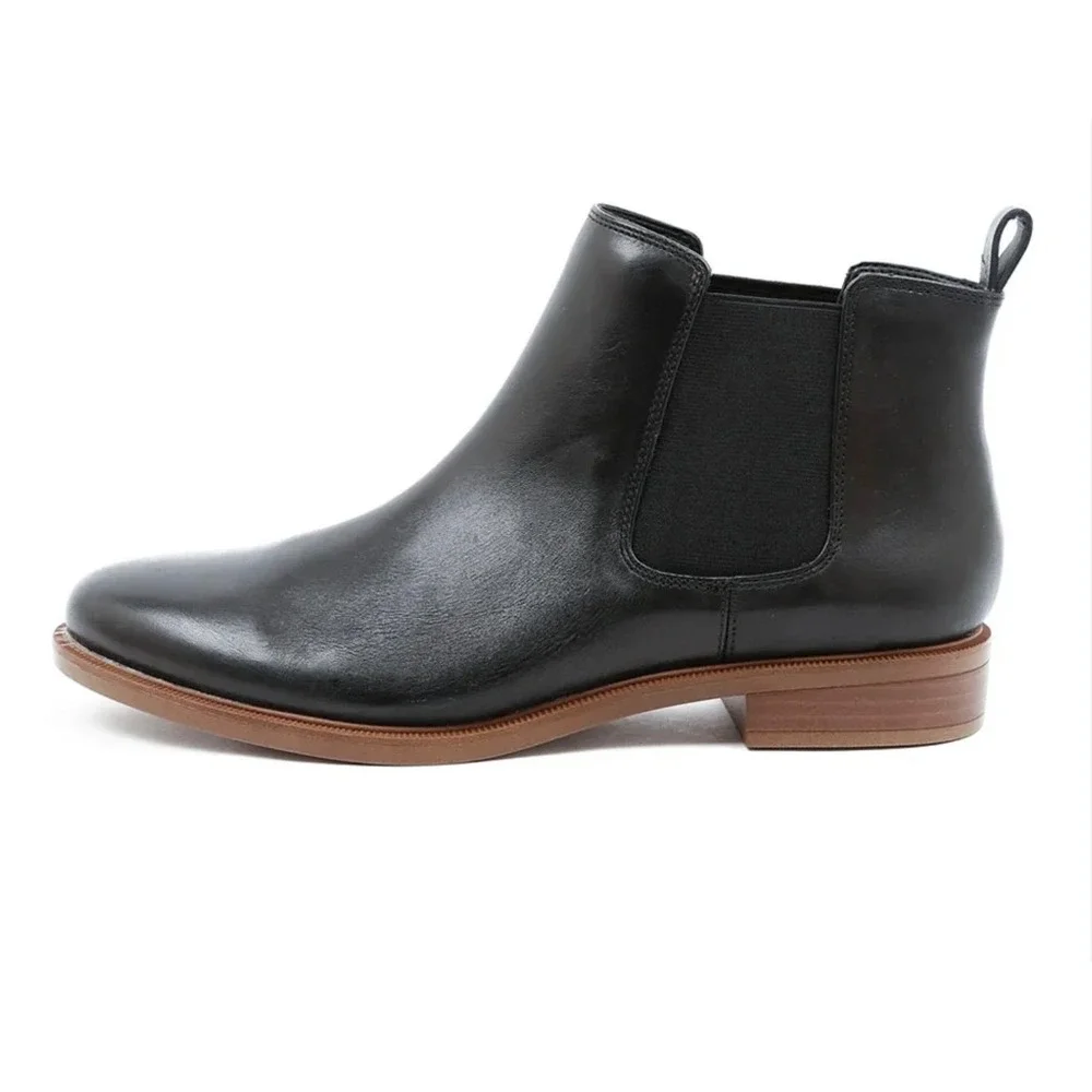 Clarks Taylor Shine Black Leather Chelsea Ankle Boots Sz 9 Women Block Heel - Picture 2 of 11
